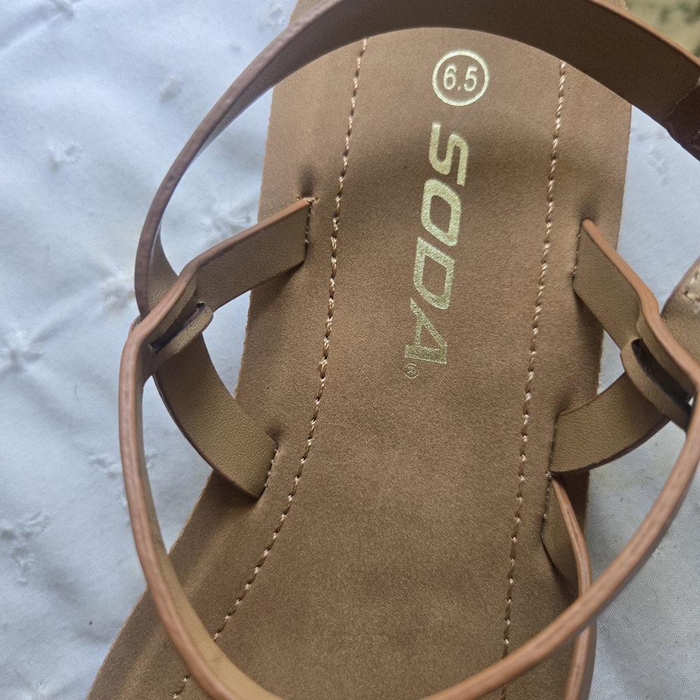 SODA Women's Tan Strappy Flat Sandals - Picture 4 of 5